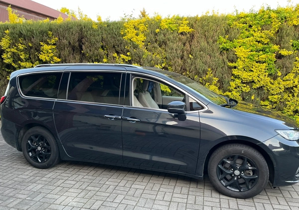 Chrysler Pacifica cena 139500 przebieg: 58500, rok produkcji 2021 z Człuchów małe 326